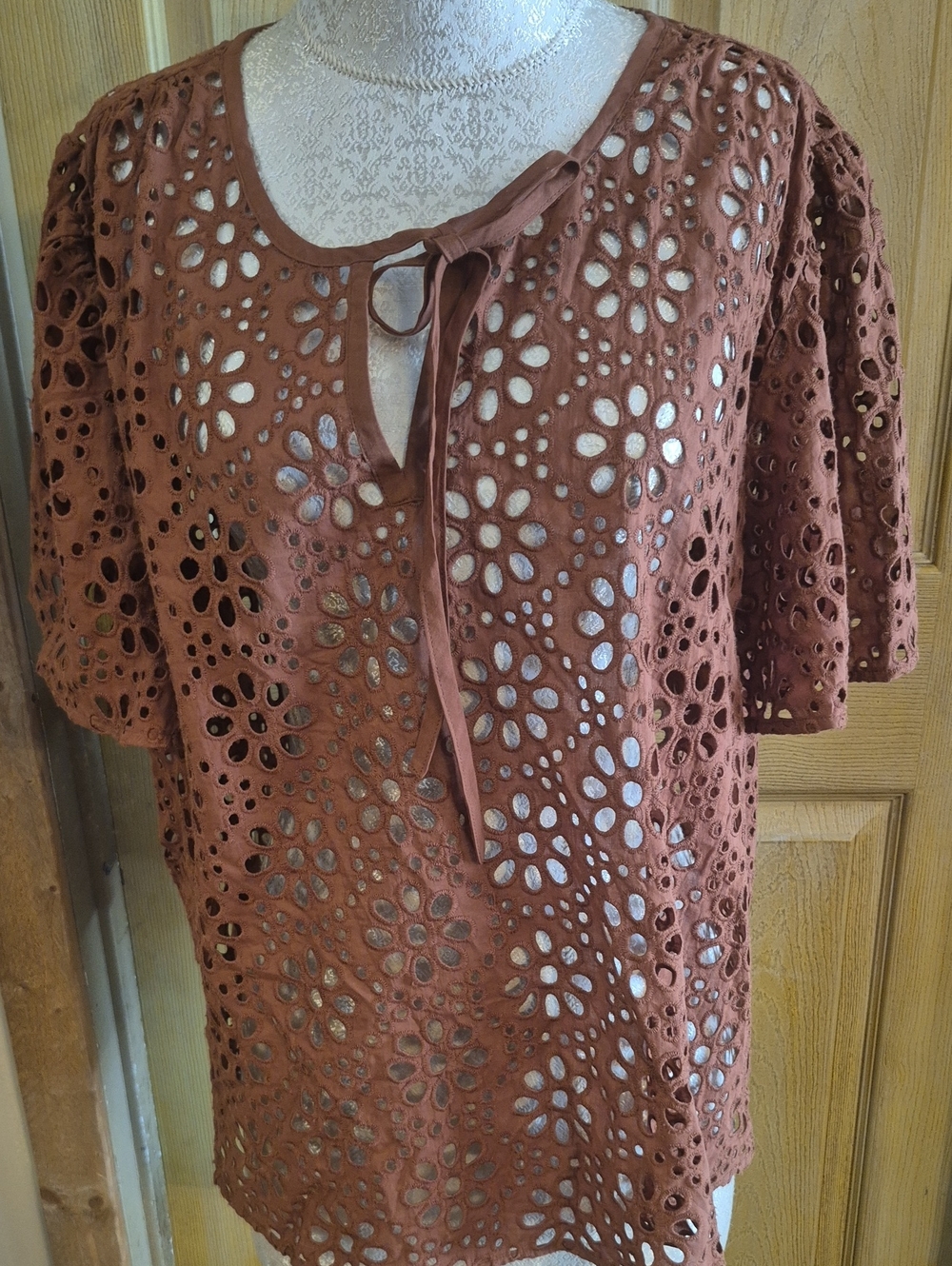Lane Bryant Short Sleeve Floral Cutout Tie Neck Style 100 % Cotton Brown Size 20